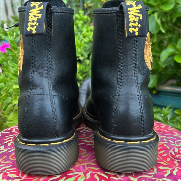 🏴󠁧󠁢󠁥󠁮󠁧󠁿 Dr. Martens MIE Vintage Embroidered Gargoyle Boots UK 5 - Picture 11 of 17